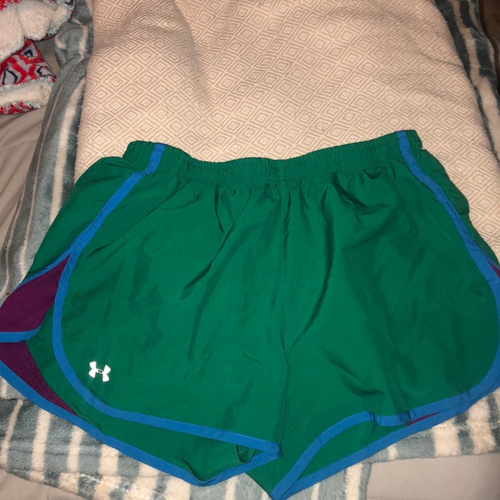 Women’s medium under amour shorts